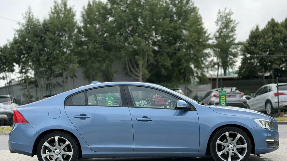 VOLVO S60 -