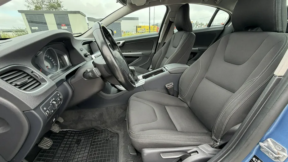 VOLVO S60 -