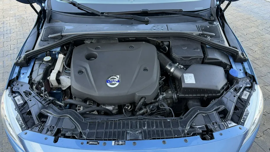 VOLVO S60 -