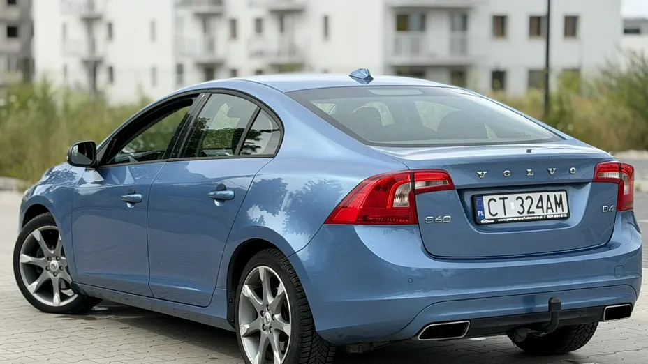 VOLVO S60 -
