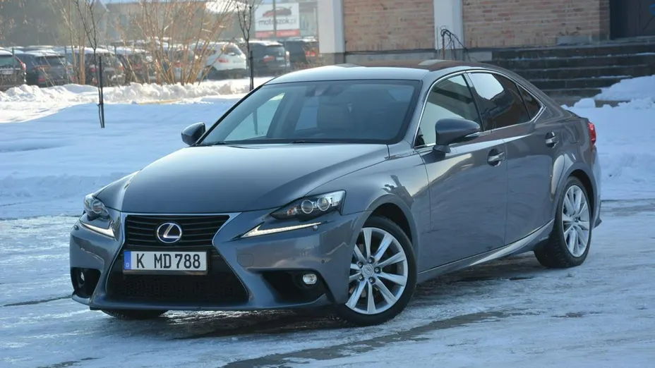 LEXUS IS -
