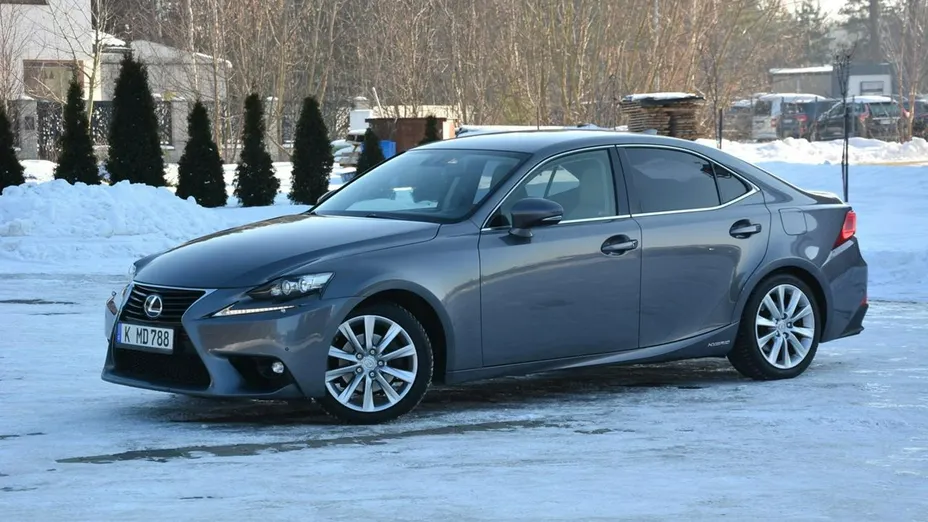 LEXUS IS -
