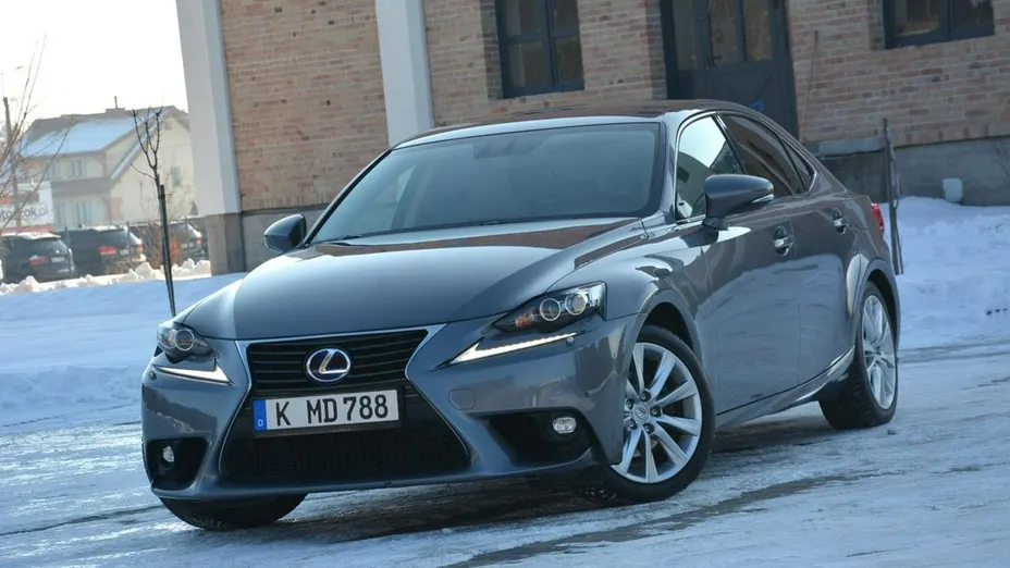 LEXUS IS -