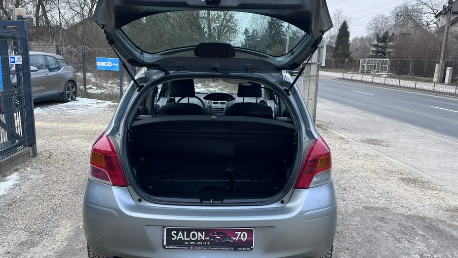 TOYOTA Yaris -