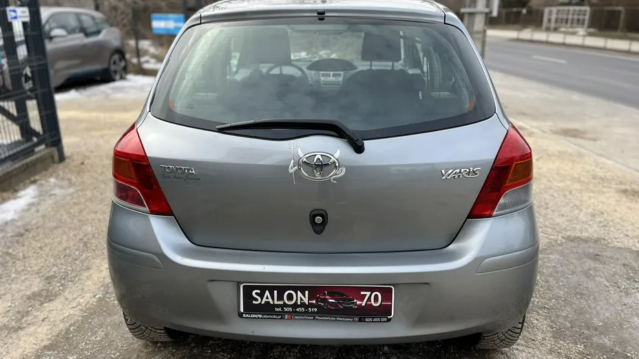 TOYOTA Yaris -