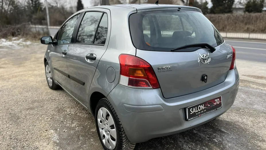 TOYOTA Yaris -