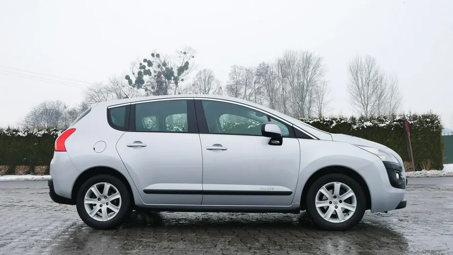 PEUGEOT 3008 -