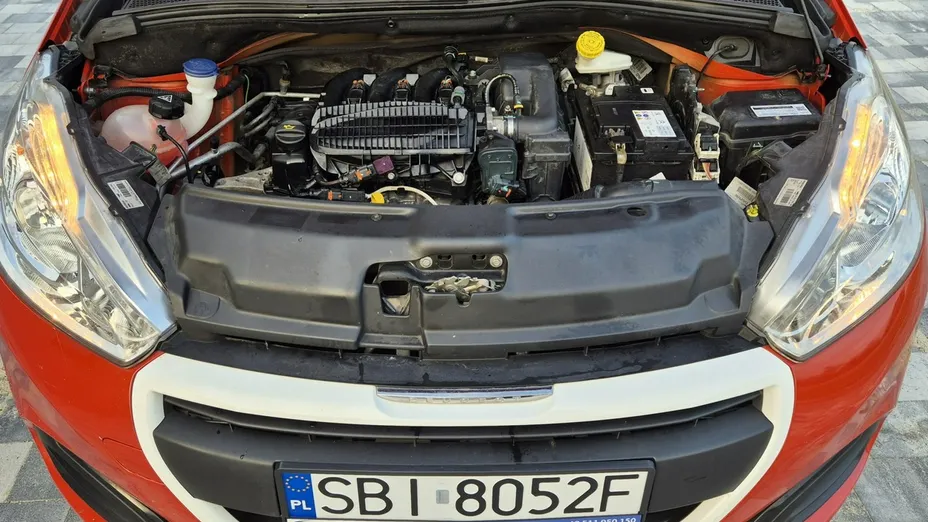 PEUGEOT 208 -