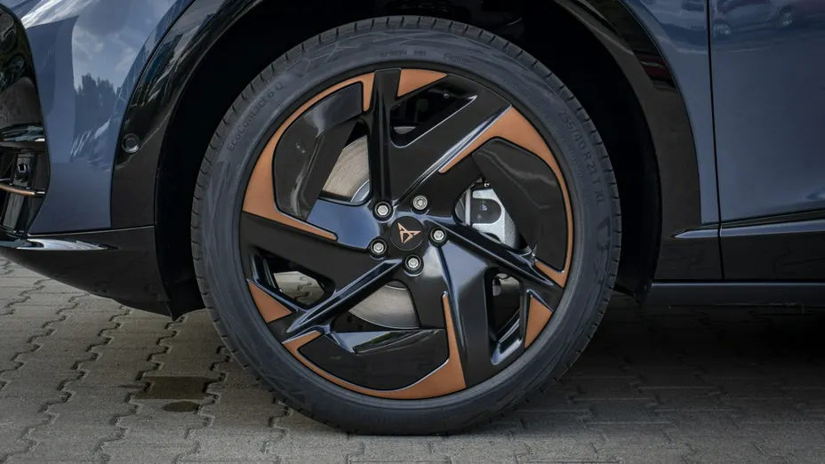 CUPRA Tavascan -