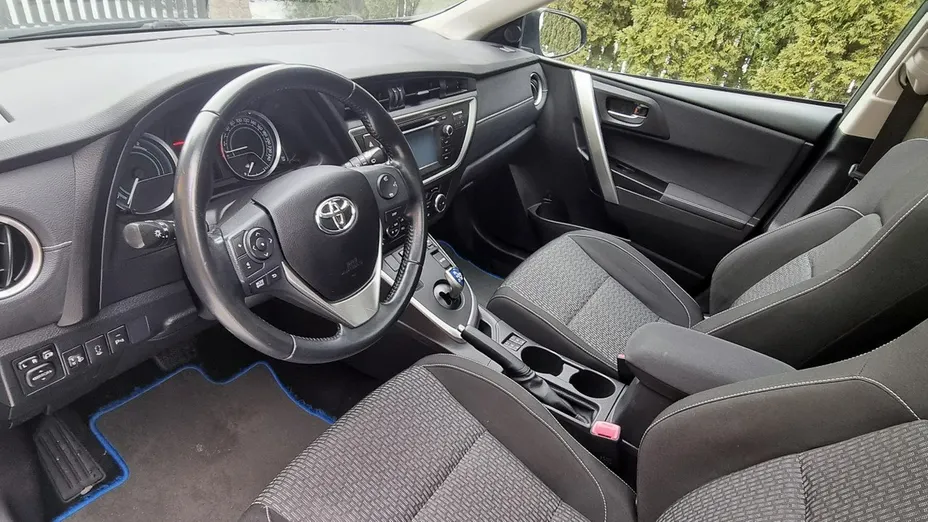 TOYOTA Auris -
