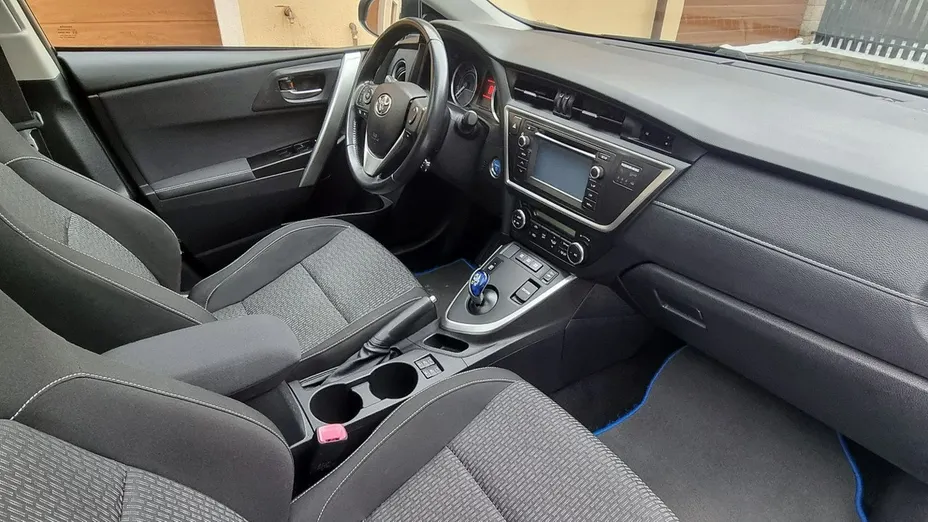 TOYOTA Auris -
