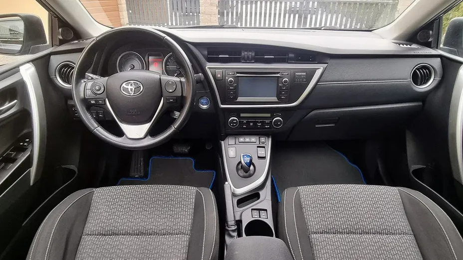 TOYOTA Auris -