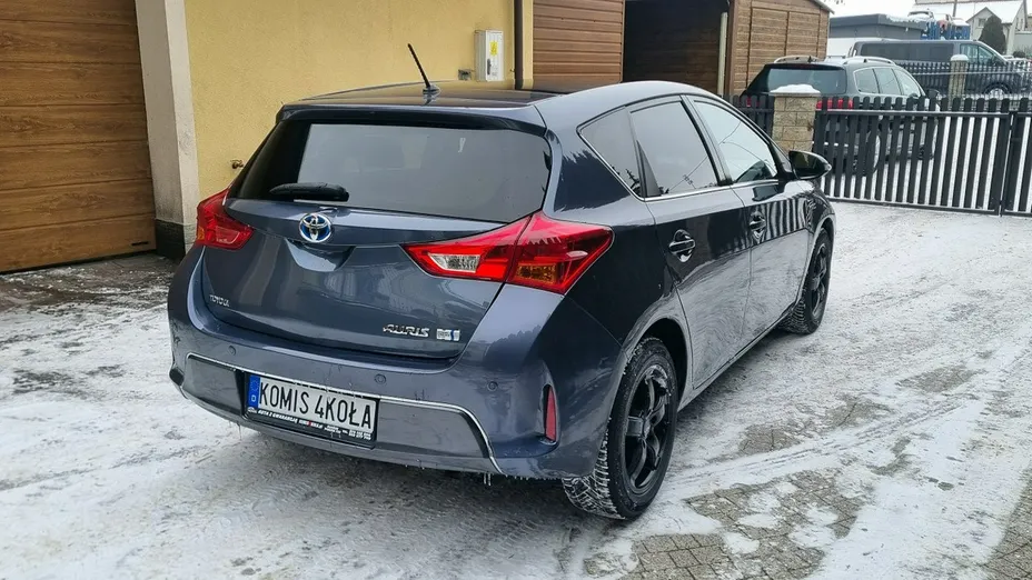 TOYOTA Auris -