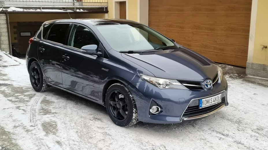 TOYOTA Auris -