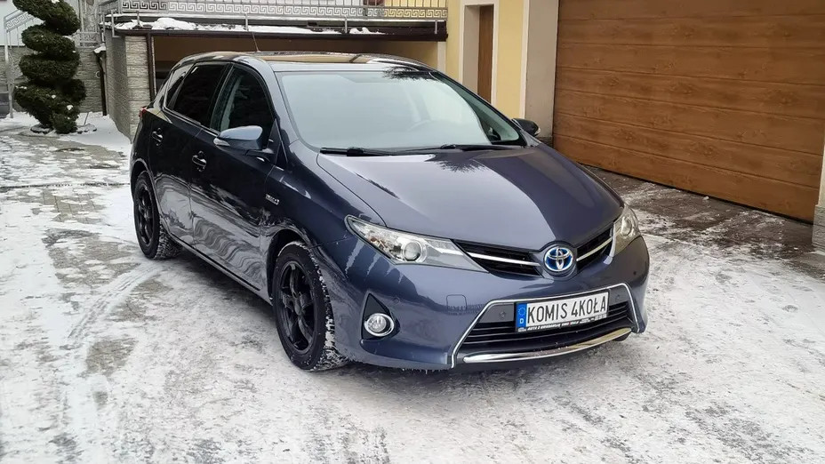 TOYOTA Auris -