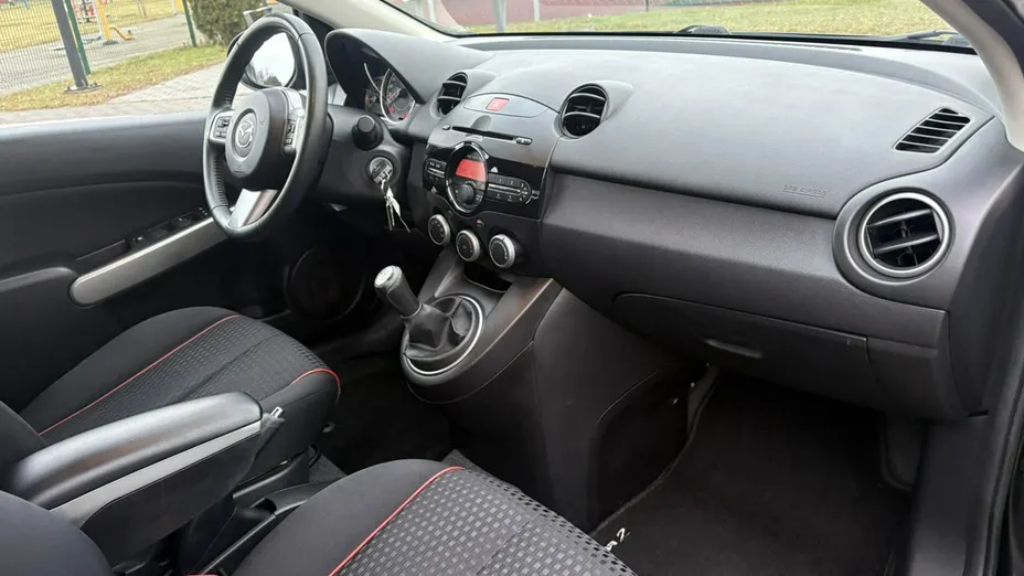 MAZDA 2 -