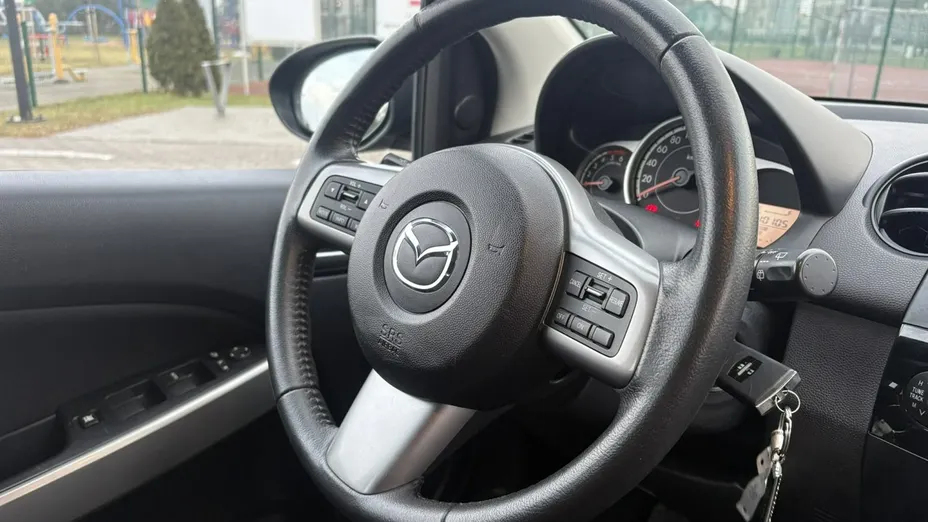 MAZDA 2 -