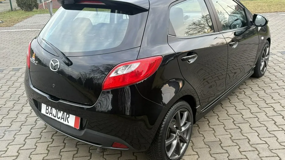 MAZDA 2 -