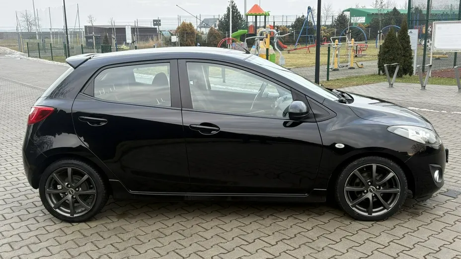 MAZDA 2 -