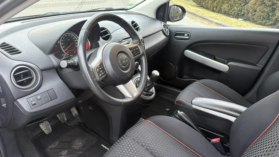 MAZDA 2 -