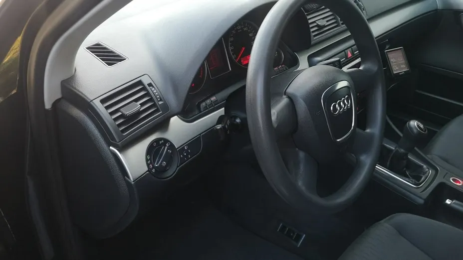 AUDI A4 -