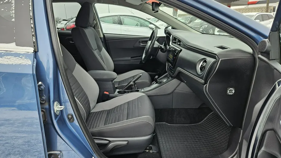 TOYOTA Auris -