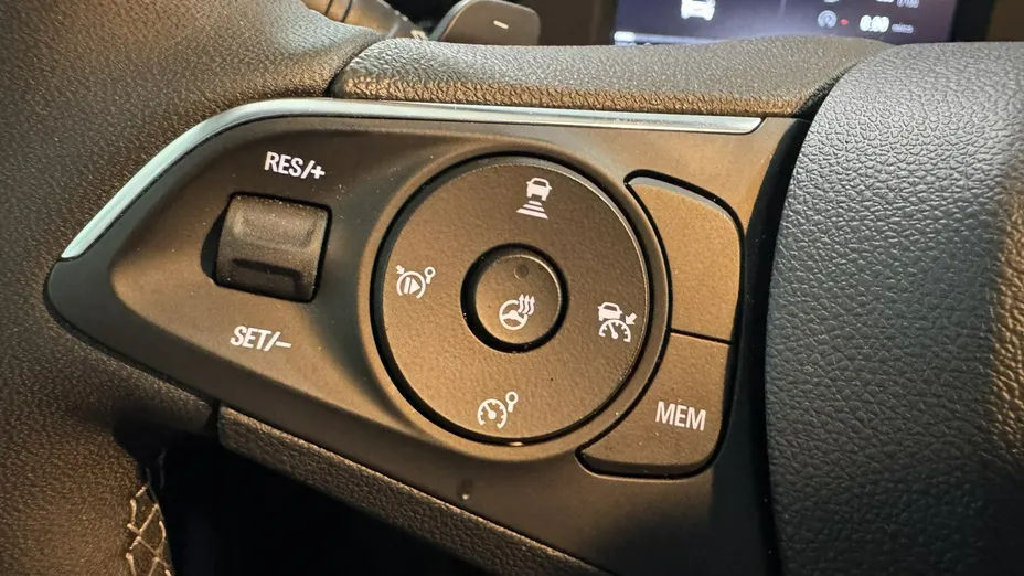 OPEL Grandland X -