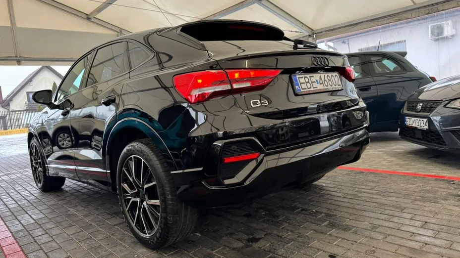 AUDI Q3 -