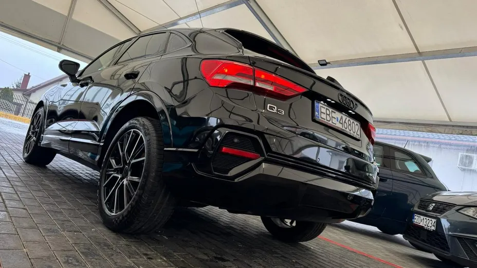 AUDI Q3 -