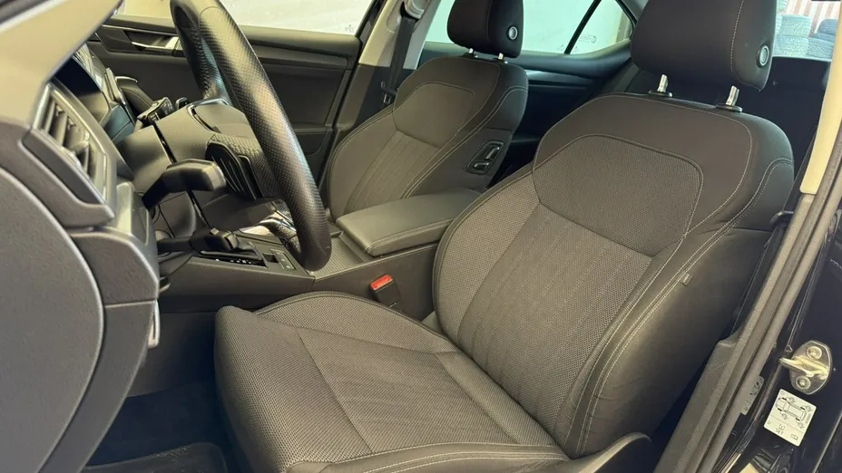 SKODA Superb -