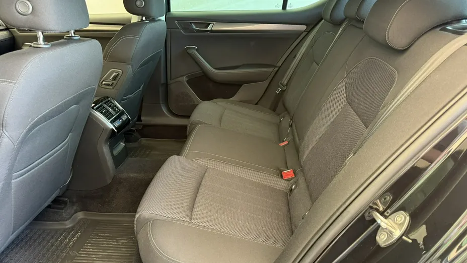 SKODA Superb -