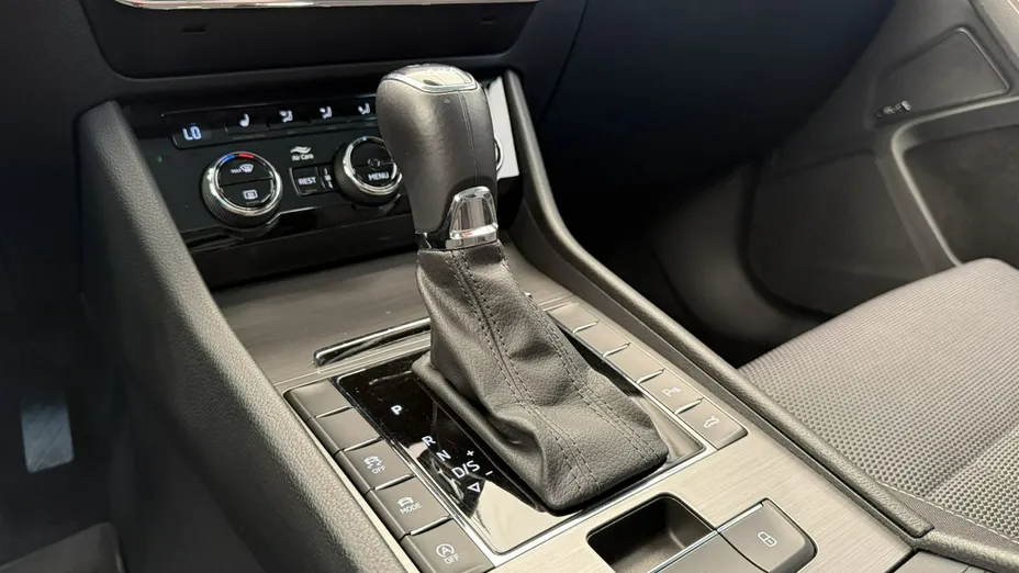 SKODA Superb -