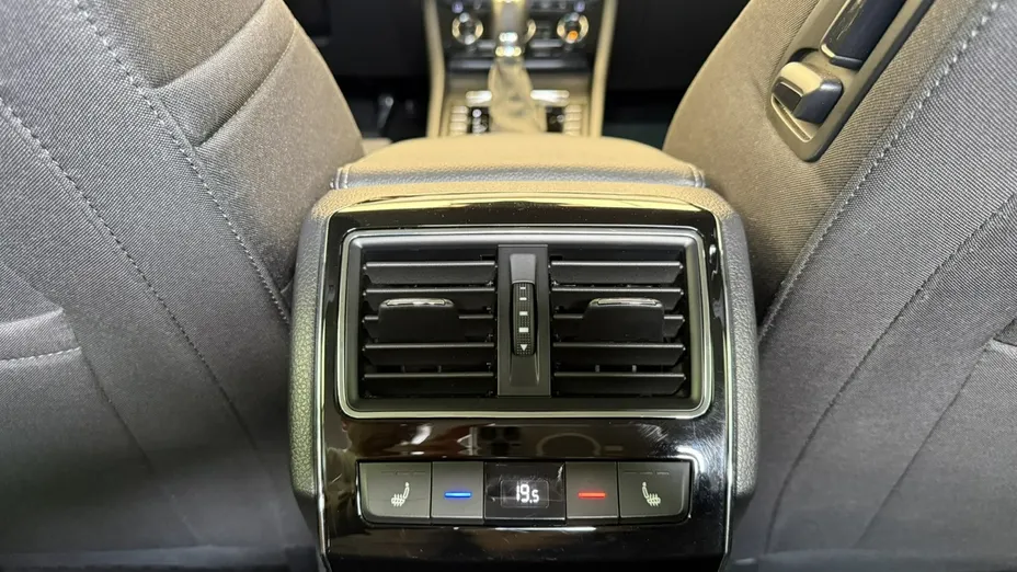 SKODA Superb -
