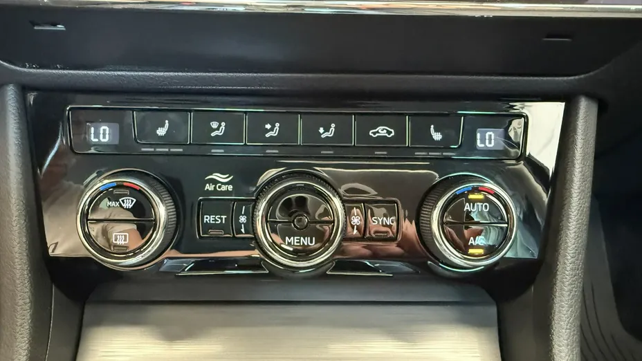 SKODA Superb -