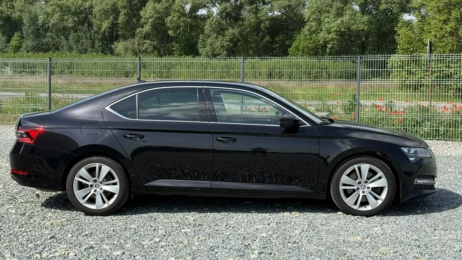 SKODA Superb -