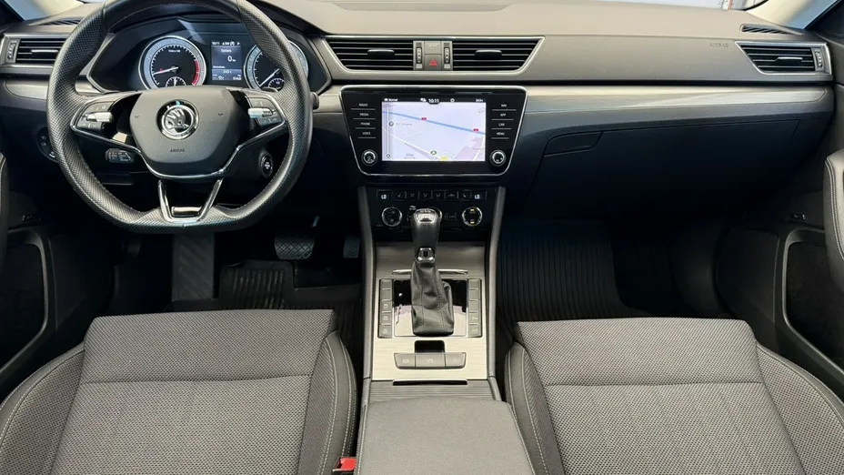 SKODA Superb -