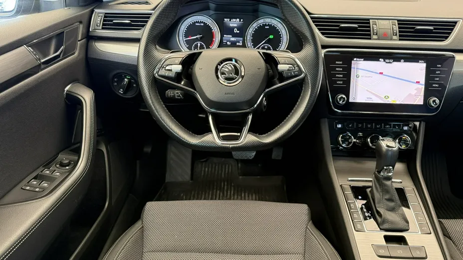 SKODA Superb -