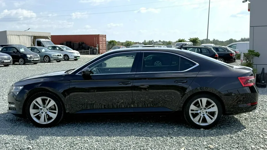 SKODA Superb -