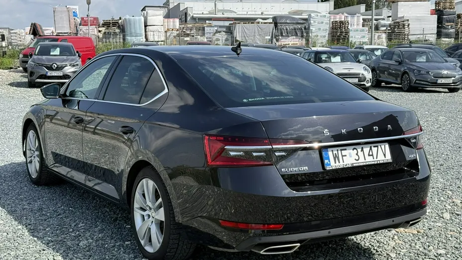SKODA Superb -