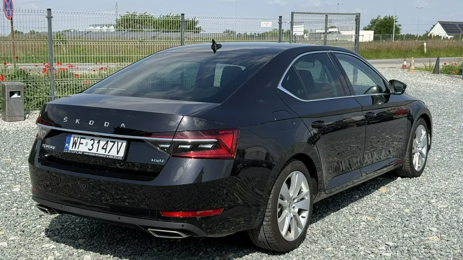 SKODA Superb -