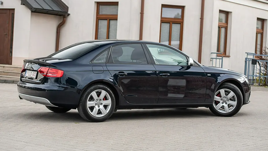 AUDI A4 -