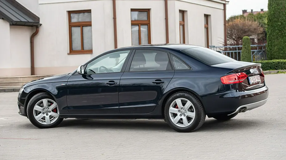 AUDI A4 -
