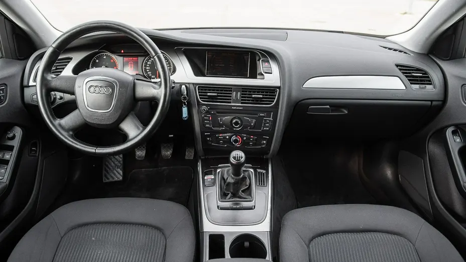 AUDI A4 -