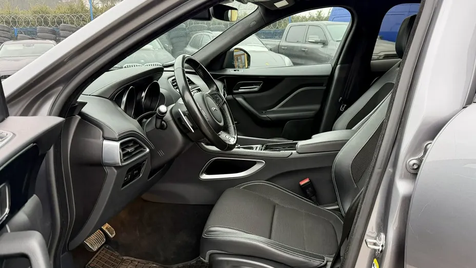 JAGUAR F-Pace -