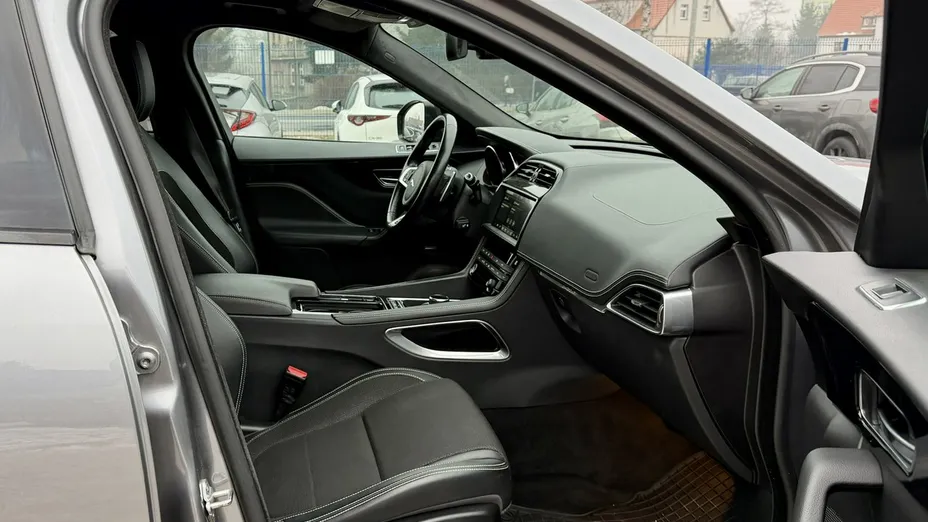 JAGUAR F-Pace -