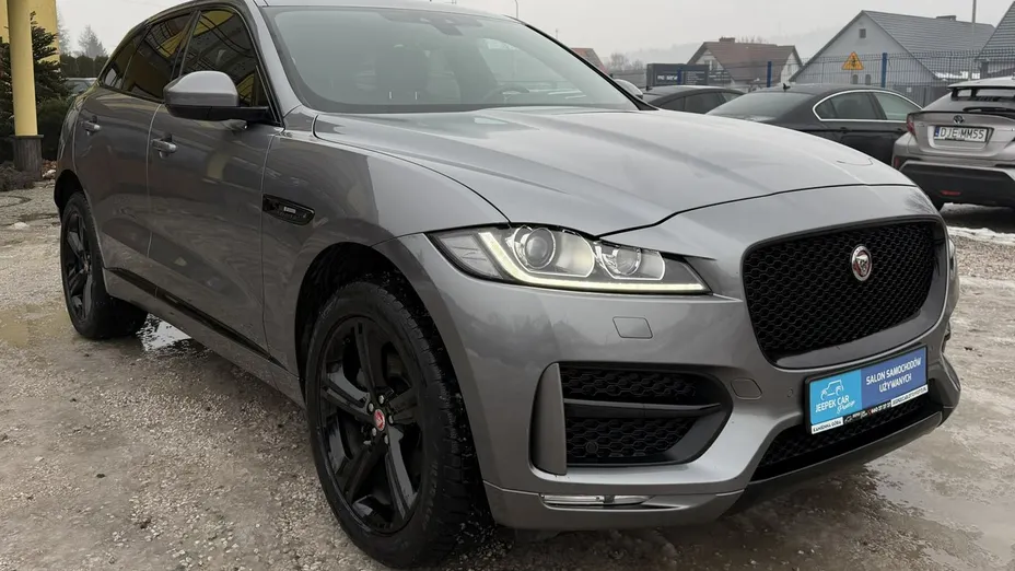 JAGUAR F-Pace -