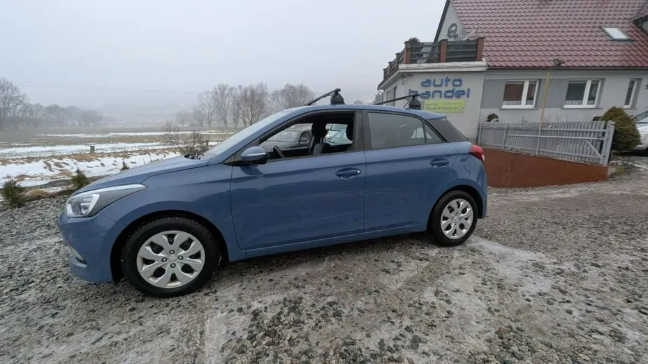 HYUNDAI i20 -
