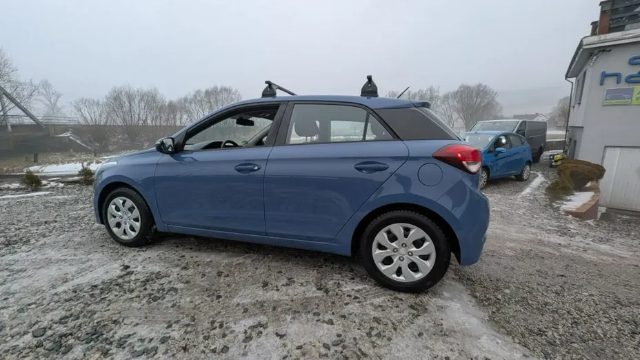 HYUNDAI i20 -