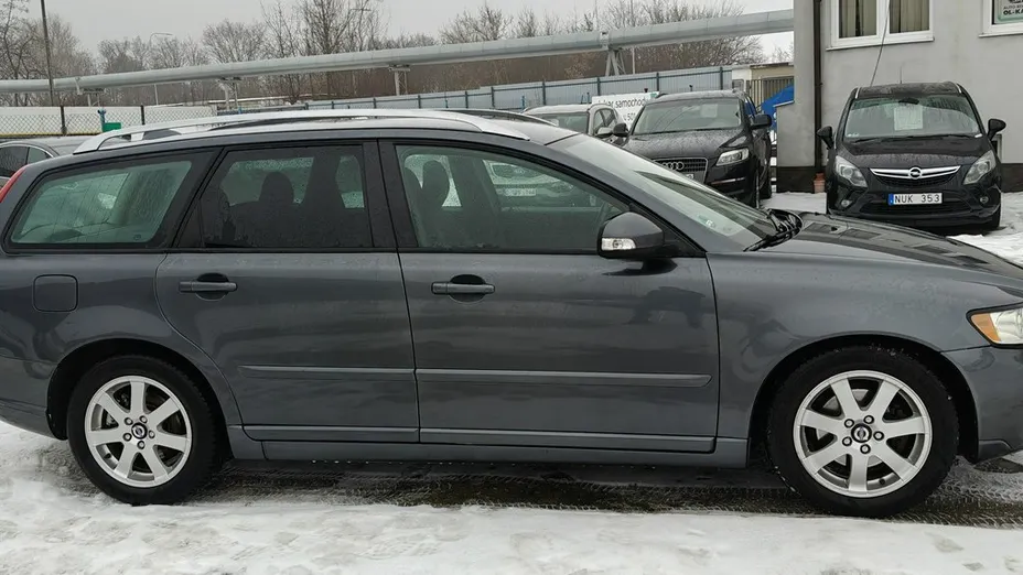 VOLVO V50 -
