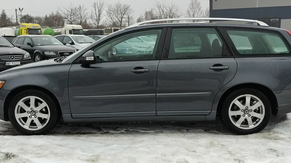 VOLVO V50 -